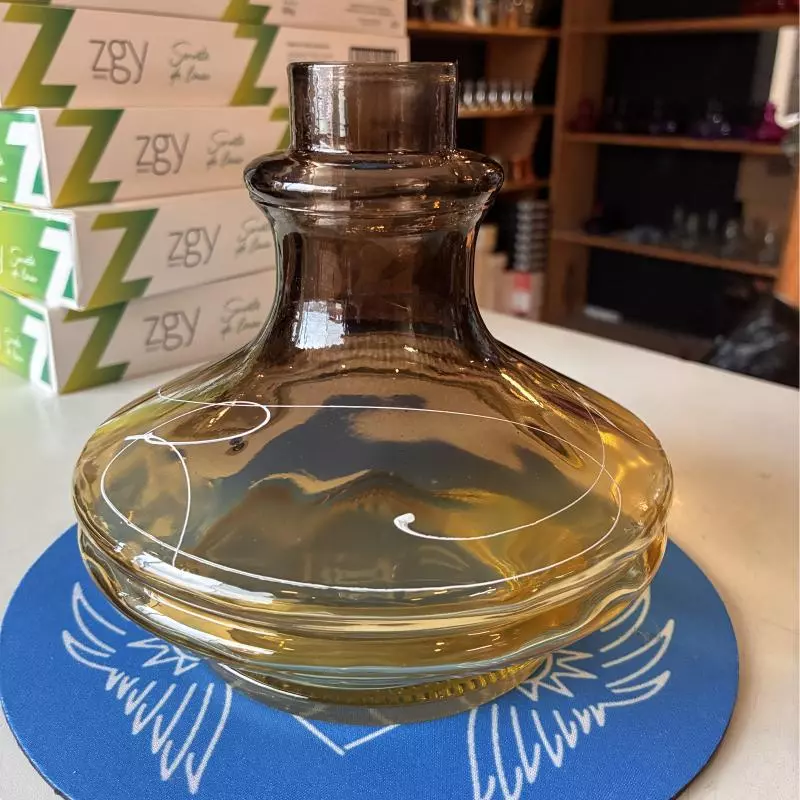 VASO ALADIN DOURADO COM BICO FUMÊ