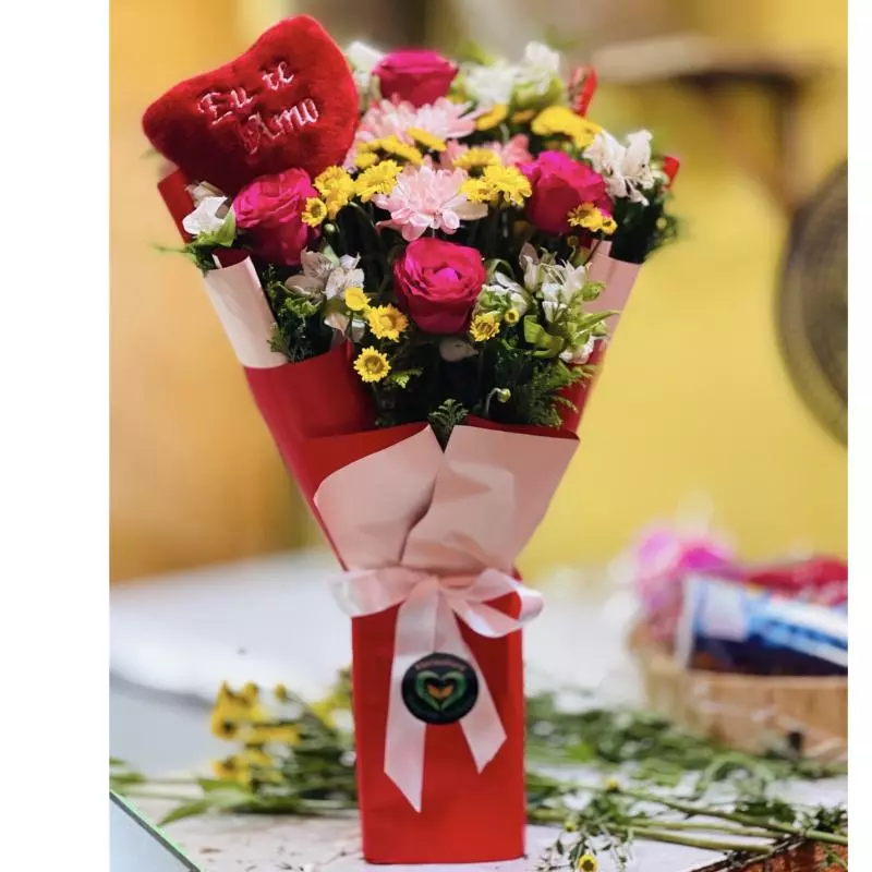 BUQUÊ KOREANO 4 ROSAS E PELÚCIA