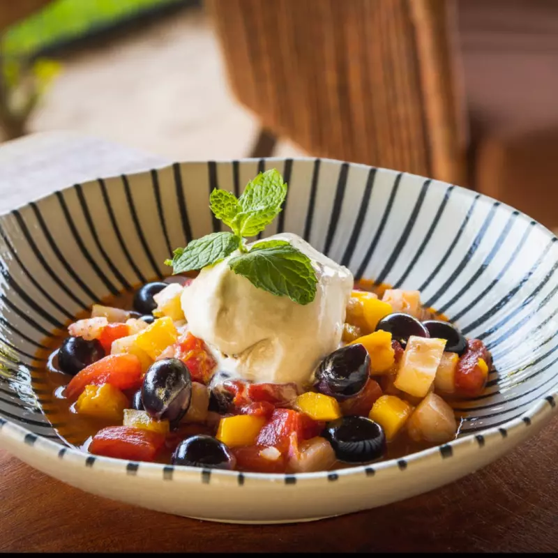 FRUTAS FLÂMBADAS COM SORVETE