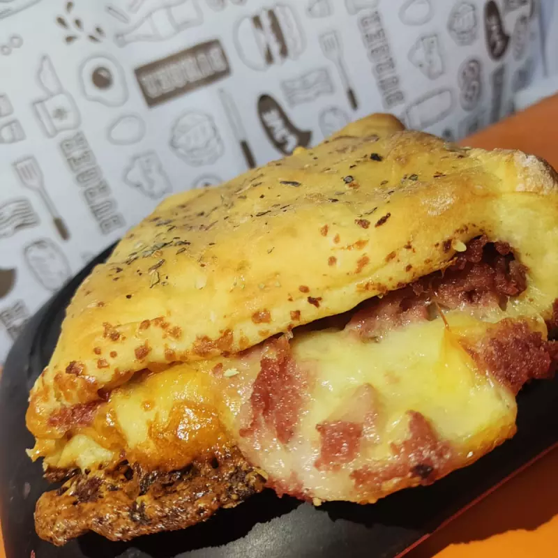 Pão pizza de presunto e queijo 😋