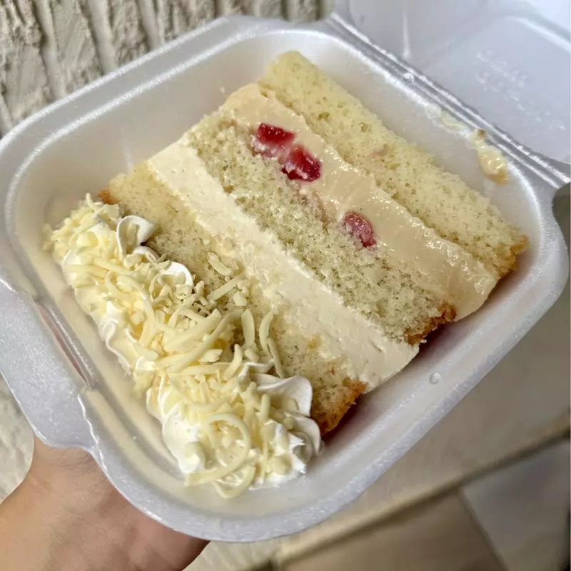 FATIA NINHO COM MORANGO