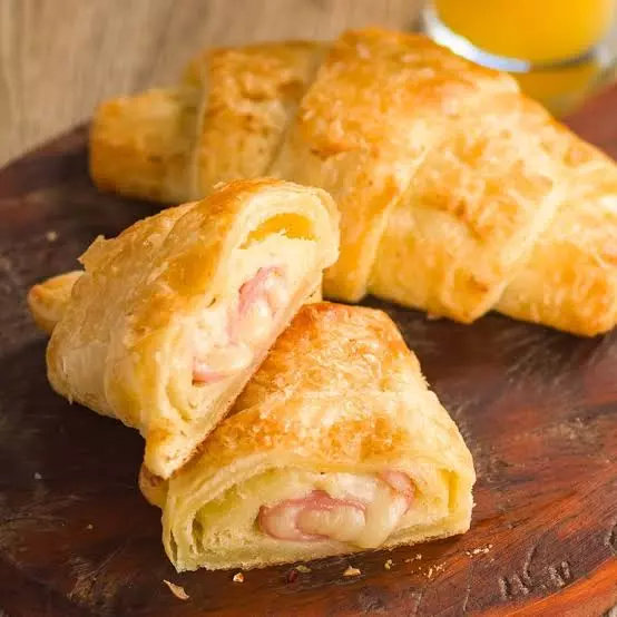 Croissant de presunto e queijo