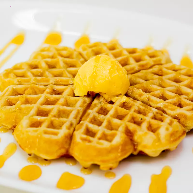 WAFFLE MANTEIGA E MEL