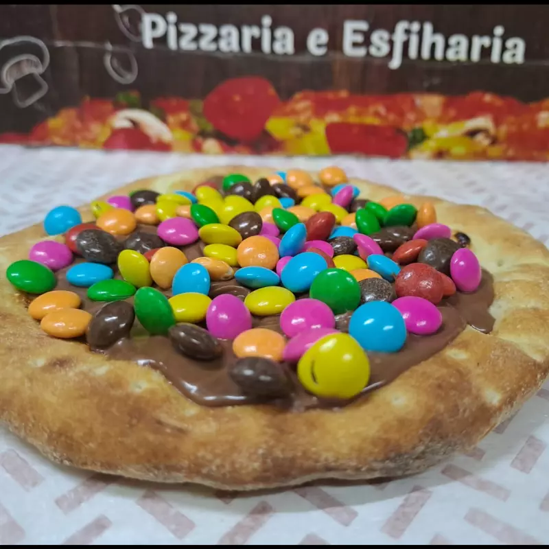 ESFIHA CREME DE AVELÃ COM M&MS