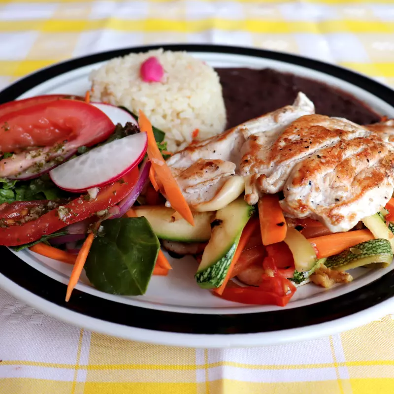 Pechuga rellena de vegetales
