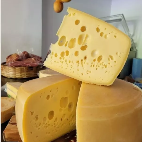 QUUEIJO EMMENTAL