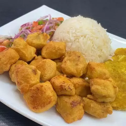 PESCADO FRITO C/FREJOLES O YUCA