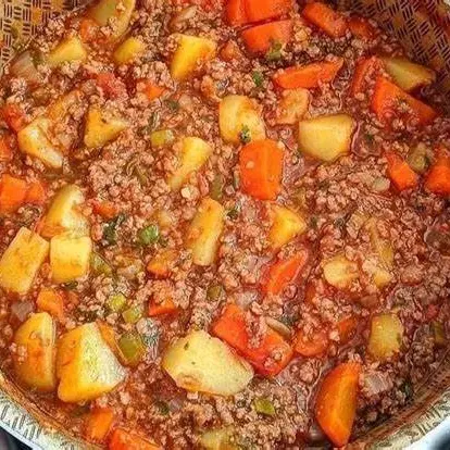 CARNE MOÍDA COM LEGUMES