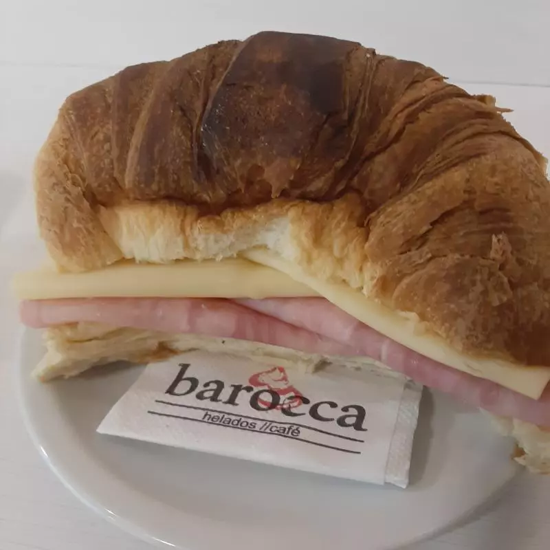 Medialuna Gigante con jamon y queso