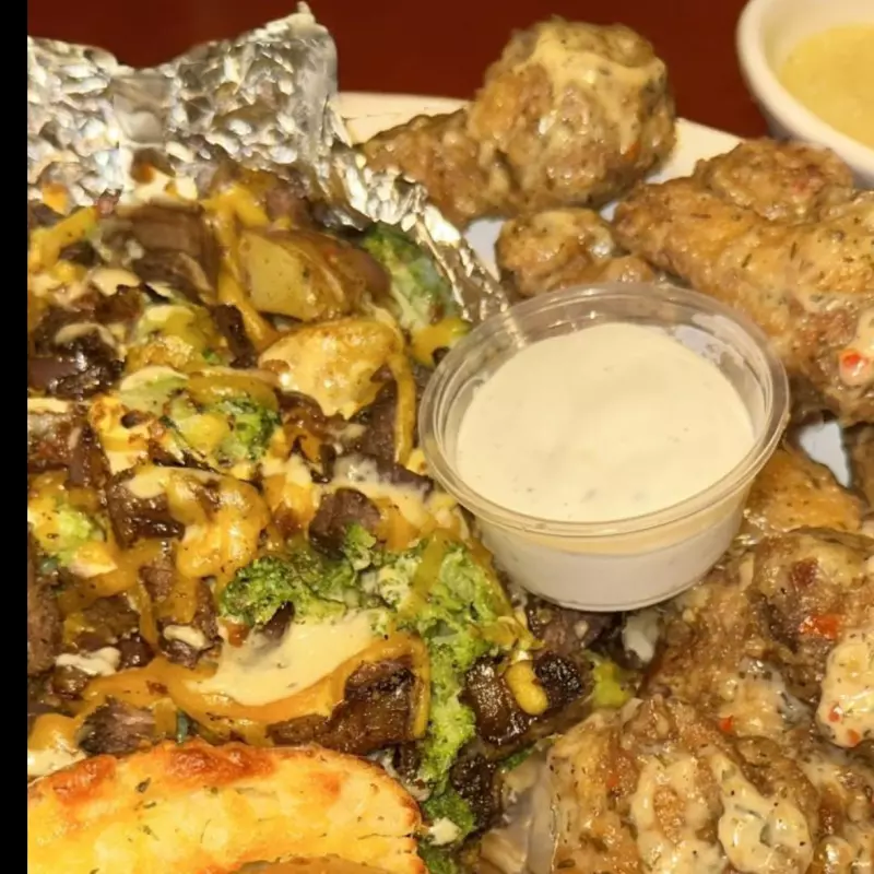 Steak & potatoe bites an wings