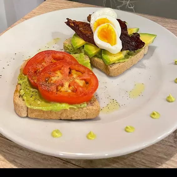 Tostada de aguacate
