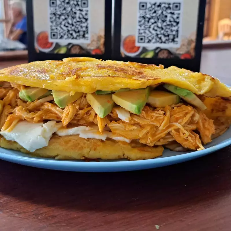 Pollo, queso y aguacate