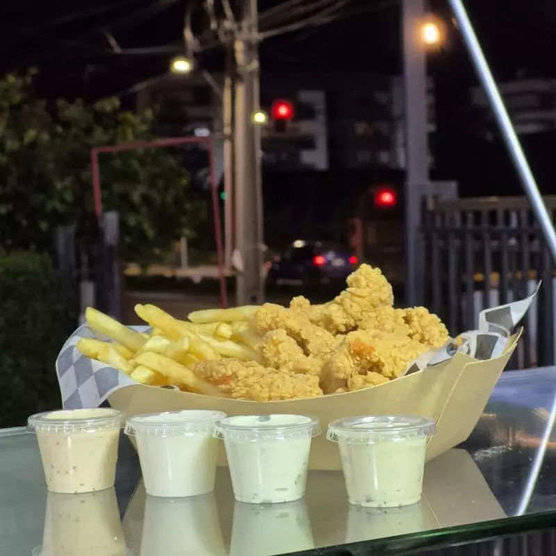 Pollo KFC + Papas Fritas + Salsas M