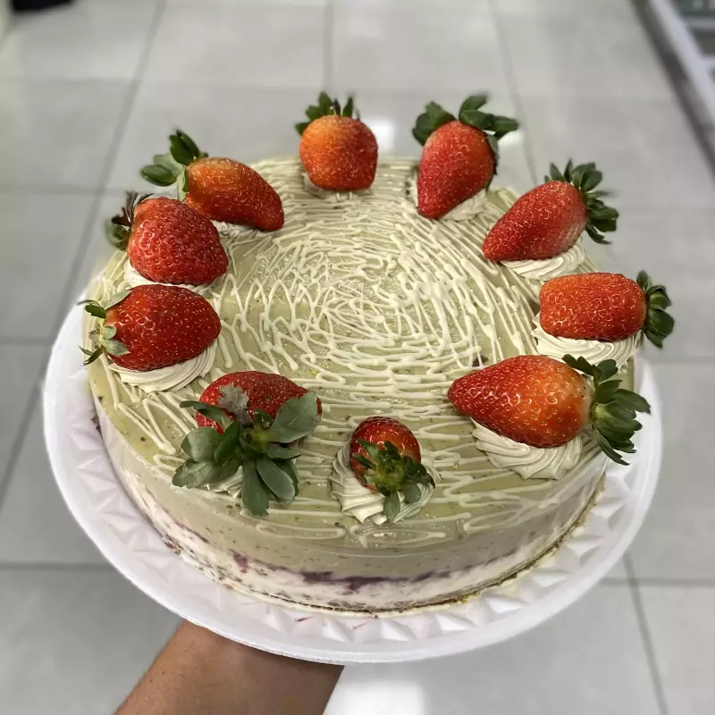 Torta pistache com frutas vermelhas
