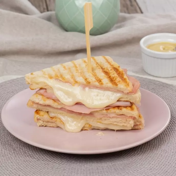 Sándwich Jamón y Queso