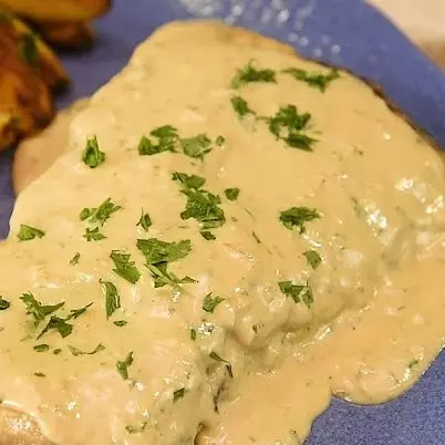 ROBALO EN SALSA DE QUESO AZUL