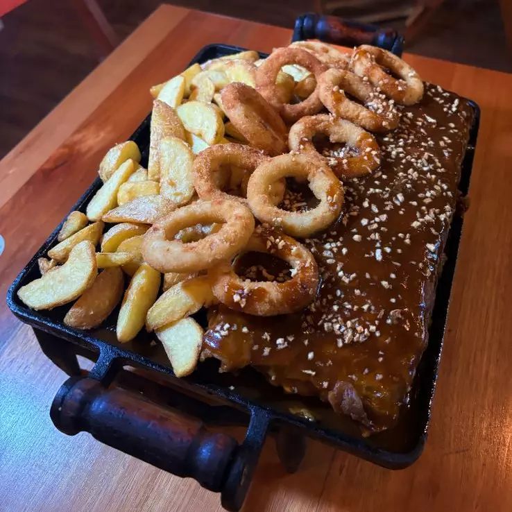 COSTELA SUINA AO MOLHO DE BARBECUE