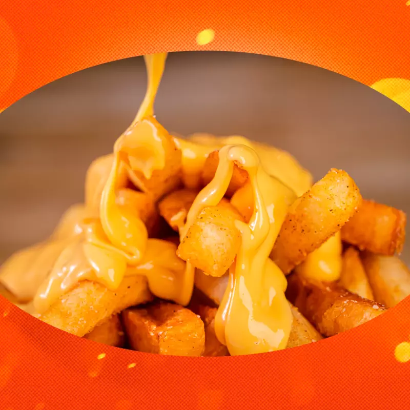 Batata frita com queijo e bacon