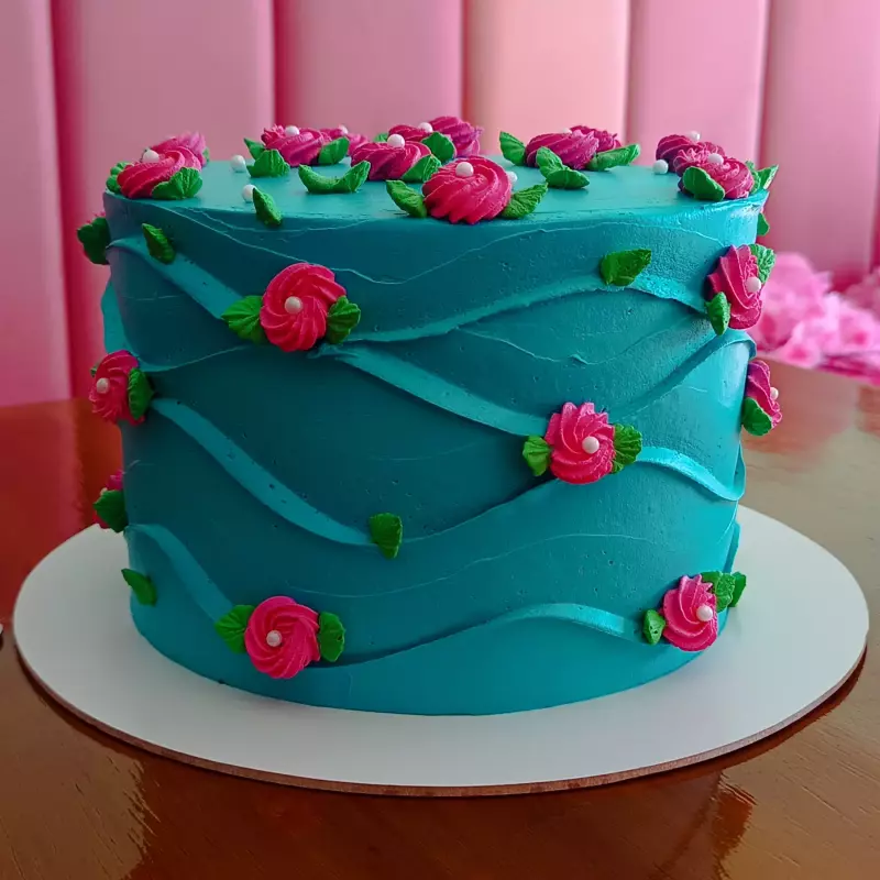 Bolo confeitado de 15 a 17 fatias