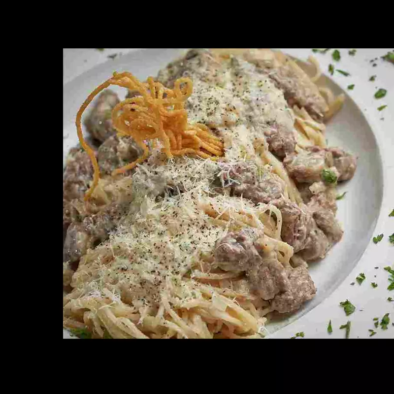 Pasta Alfredo con Lomito