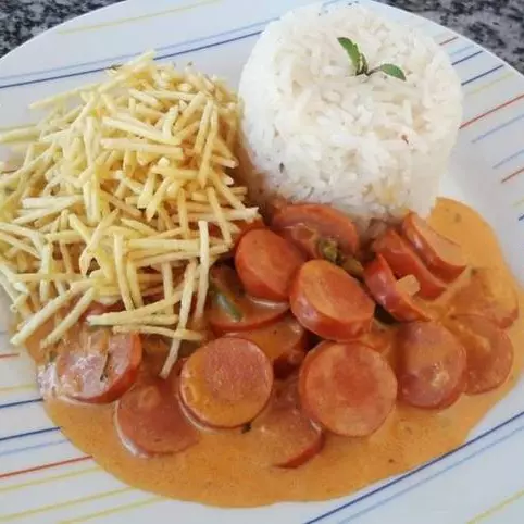 STROGONOF DE SALSICHA