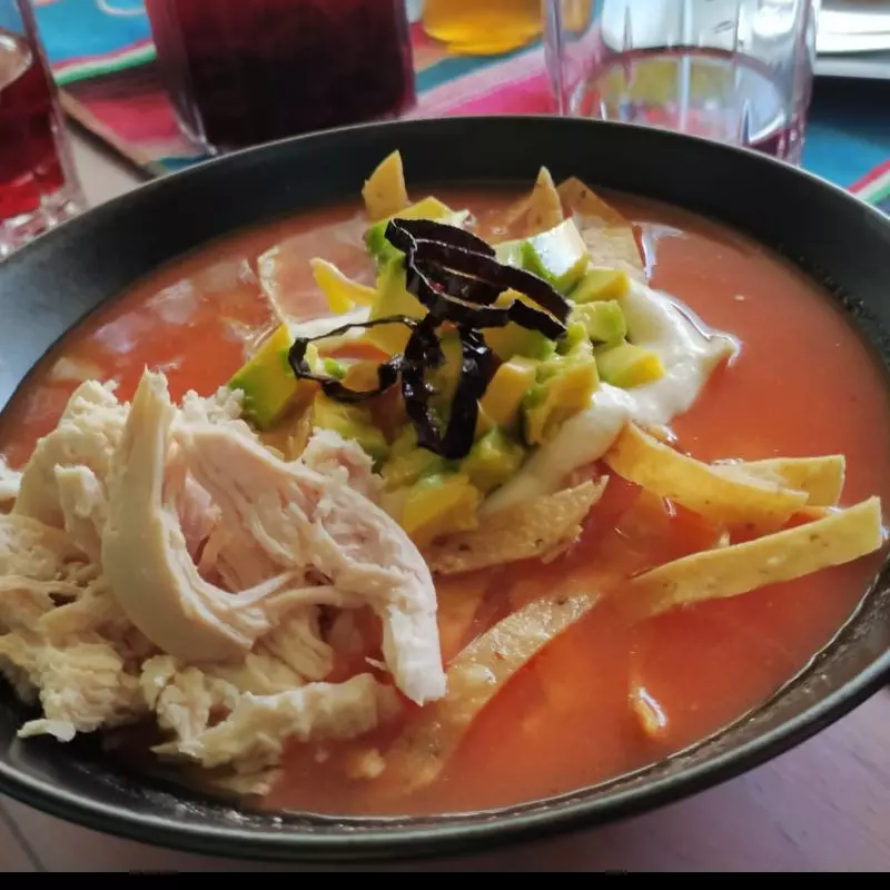 Sopa Azteca con Pollo
