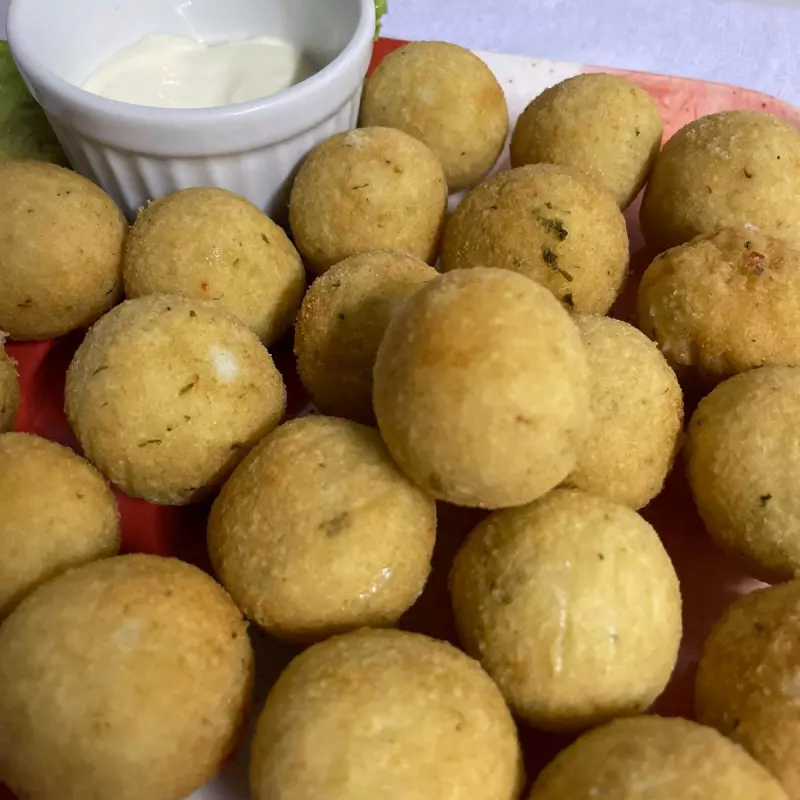 Bolinho de arroz com queijo