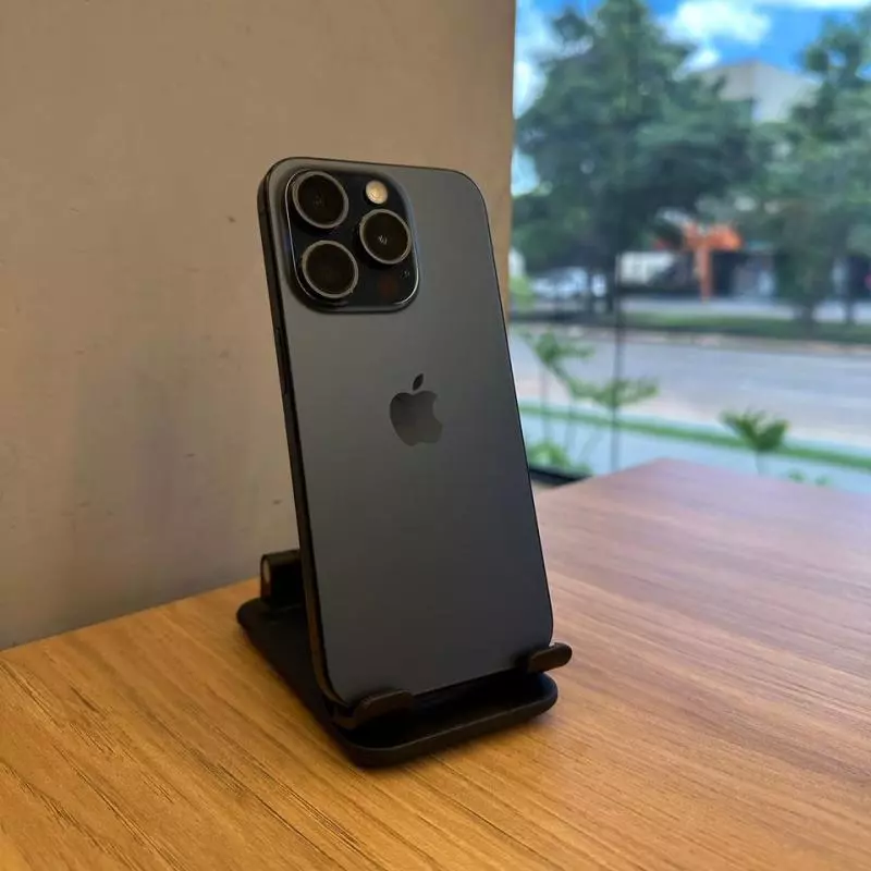 15 PRO 256GB AZUL TITÂNIO