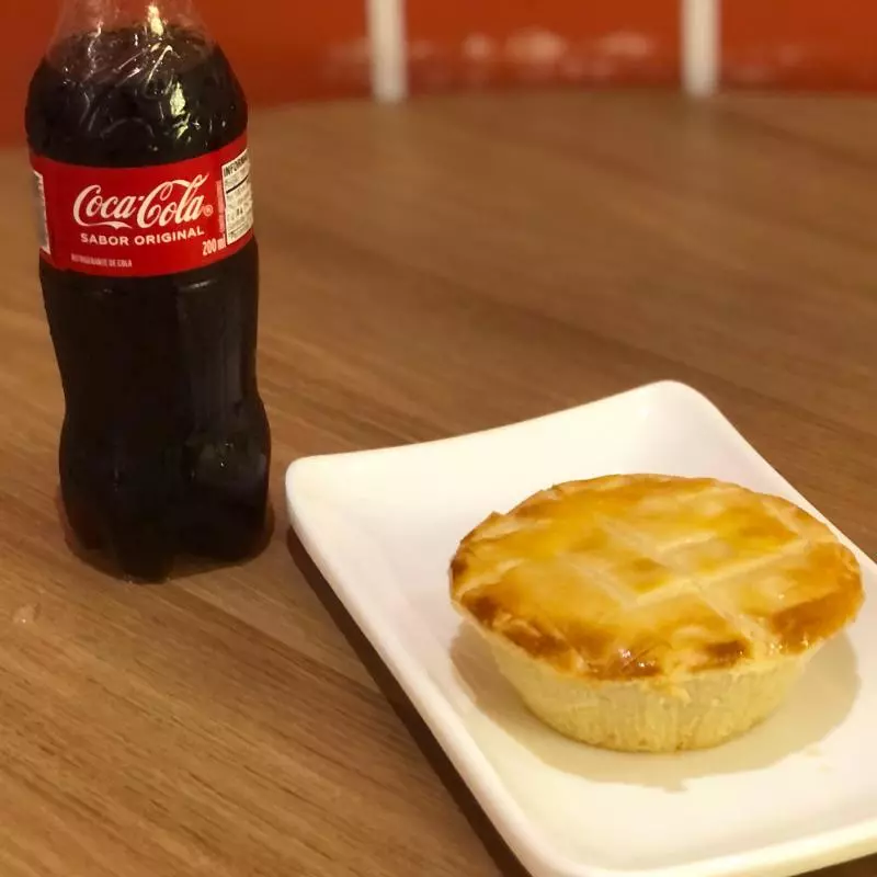 Empada média + coca 200ml