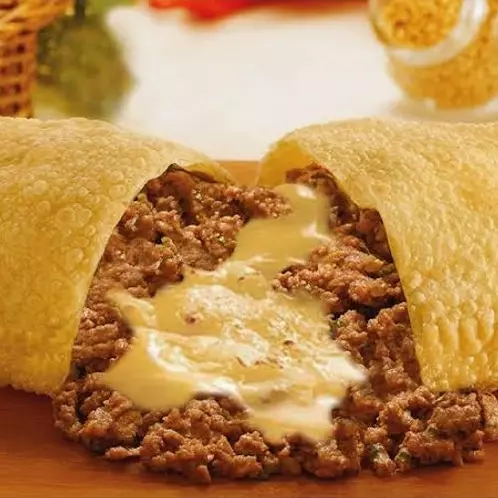 Pastel de Carne com Queijo.