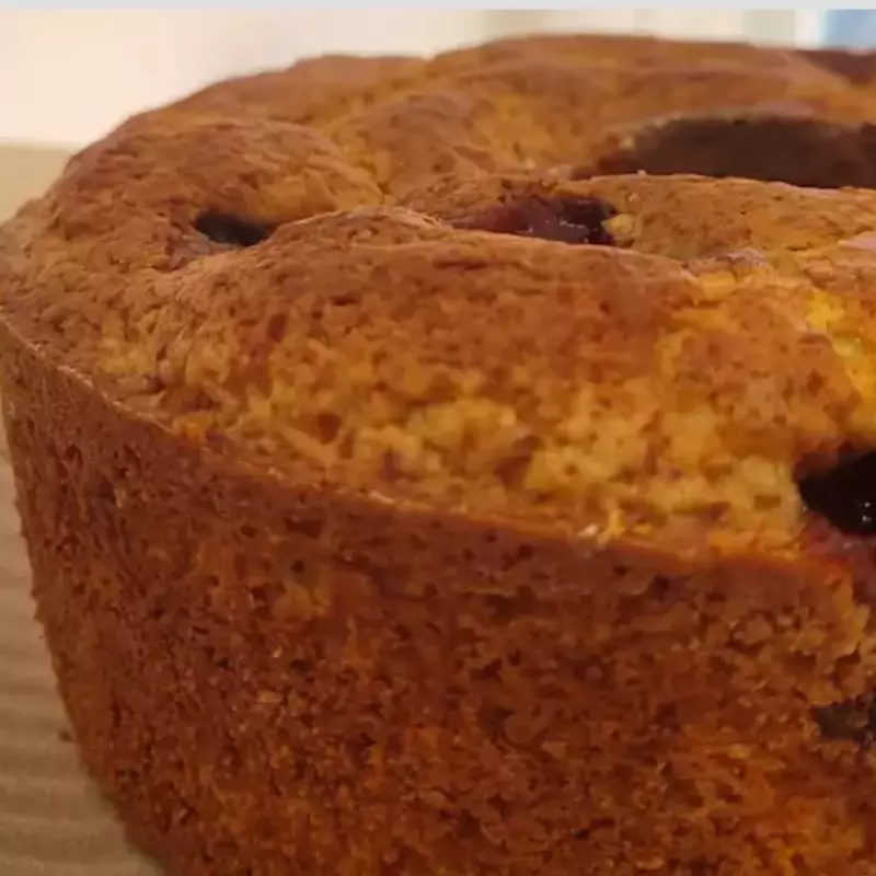 BOLO DE CÔCO COM GOIABADA