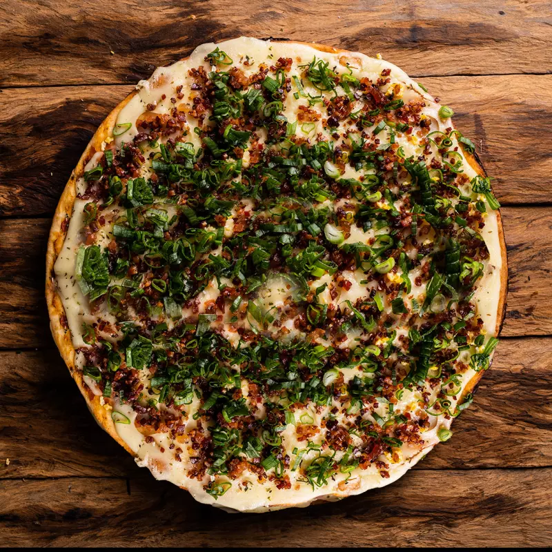 Pizza de Panceta y Verdeo