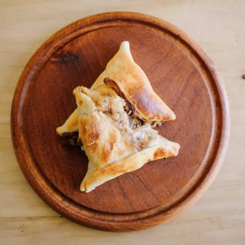 1/2 Doc Empanada de Fugazza