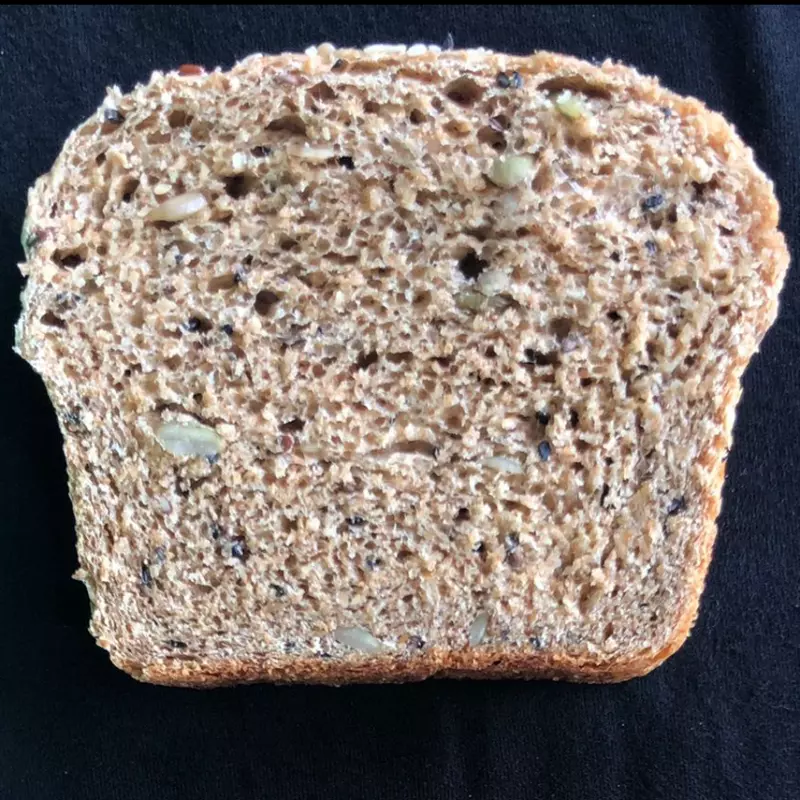 Pan con semillas mixtas masa madre