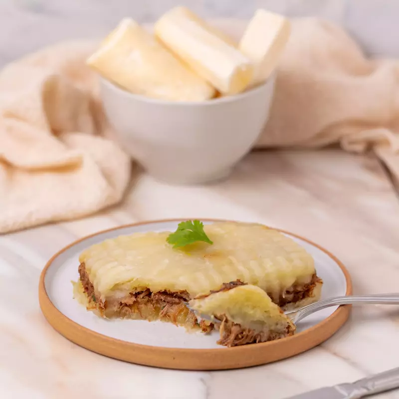 Escondido Aipim e Carne de Panela