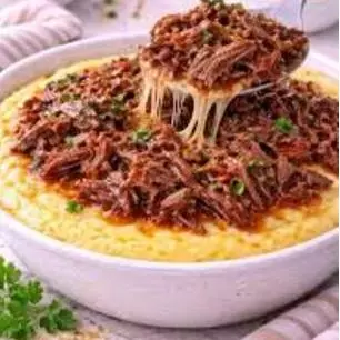 Desfiadinho de Pernil na Polenta