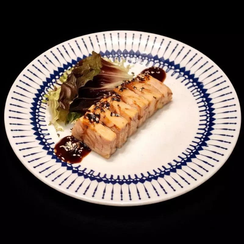 Sashimi Salmão Maçaricado ao Molho T