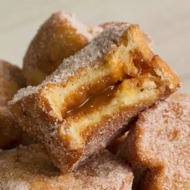 Rabanada recheada com doce de leite