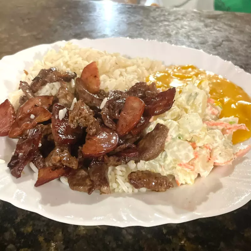 Isca mista (carne com calabresa)