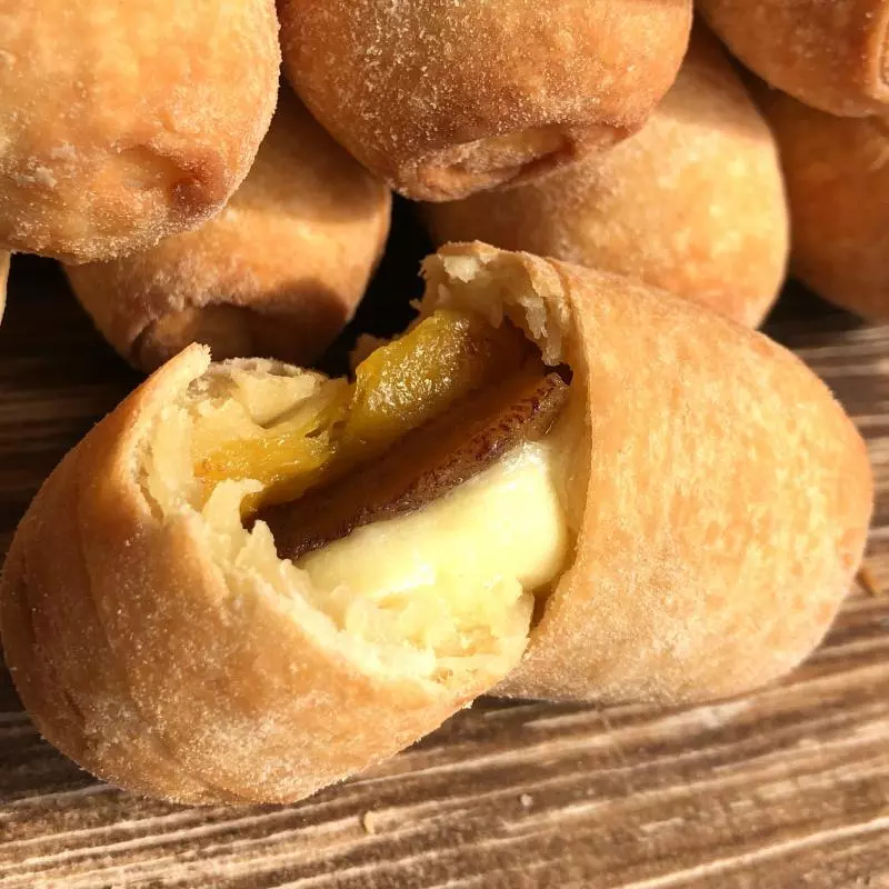 12 tequeños de plátano c/ queso