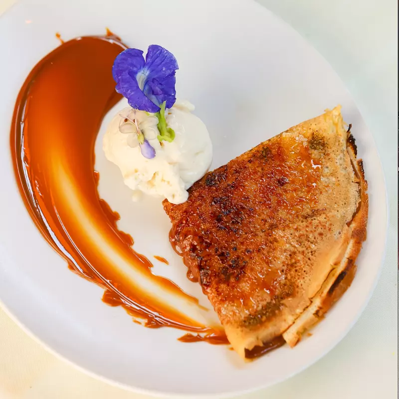 PANCAKE WITH DULCE DE LECHE WITH ICE