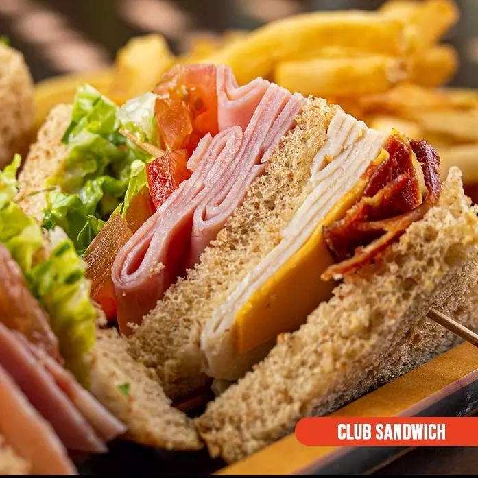 SANDWICH CLUB INTEGRAL DE POLLO