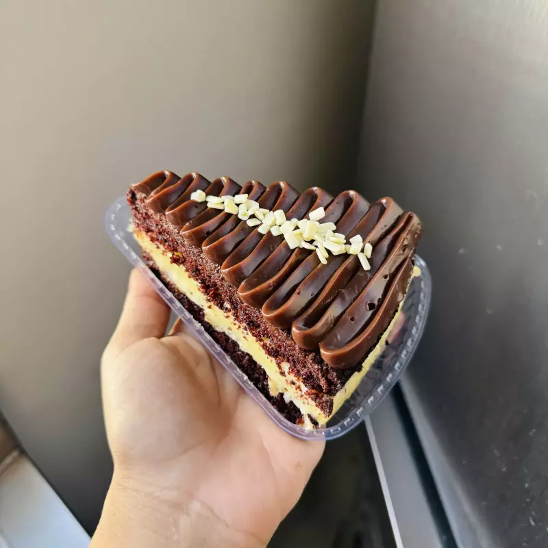 Fatia maracujá com brigadeiro