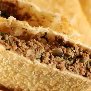 Pastel de Carne e Requeijão