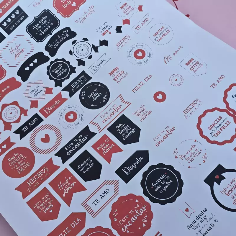 Hoja pretroquelada figuras roja aya