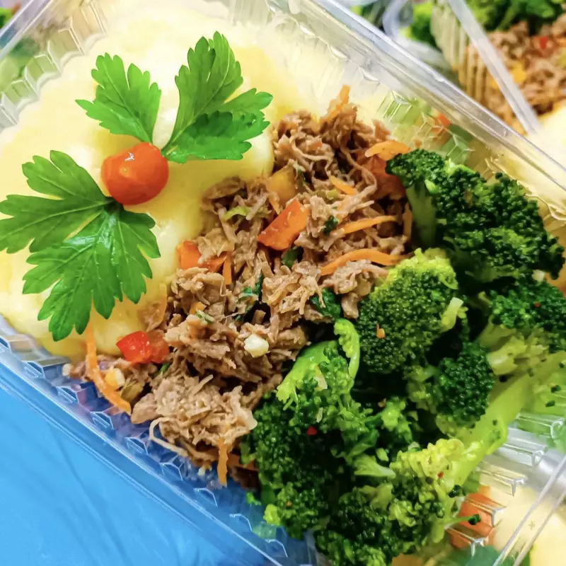 Pernil c/ Purê de Batata doce e Broc