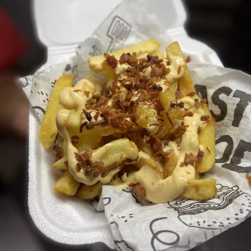 batata frita M cheddar/calabresa