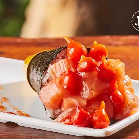Temaki salmão picante