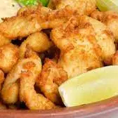 Iscas de frango empanadas