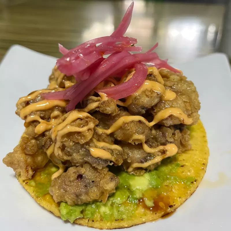 Tostada de Chicharrón de Pulpo